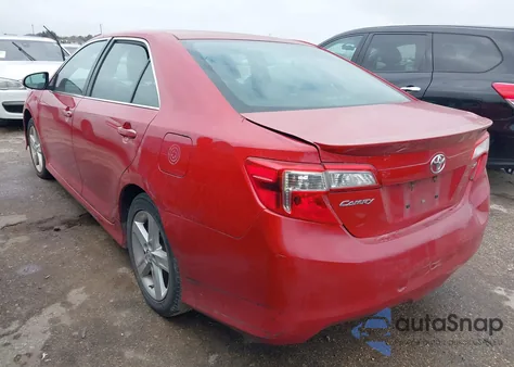 2014 Toyota Camry Se z USA, uszkodzony, nr VIN 4T1BF1FK9EU826010
